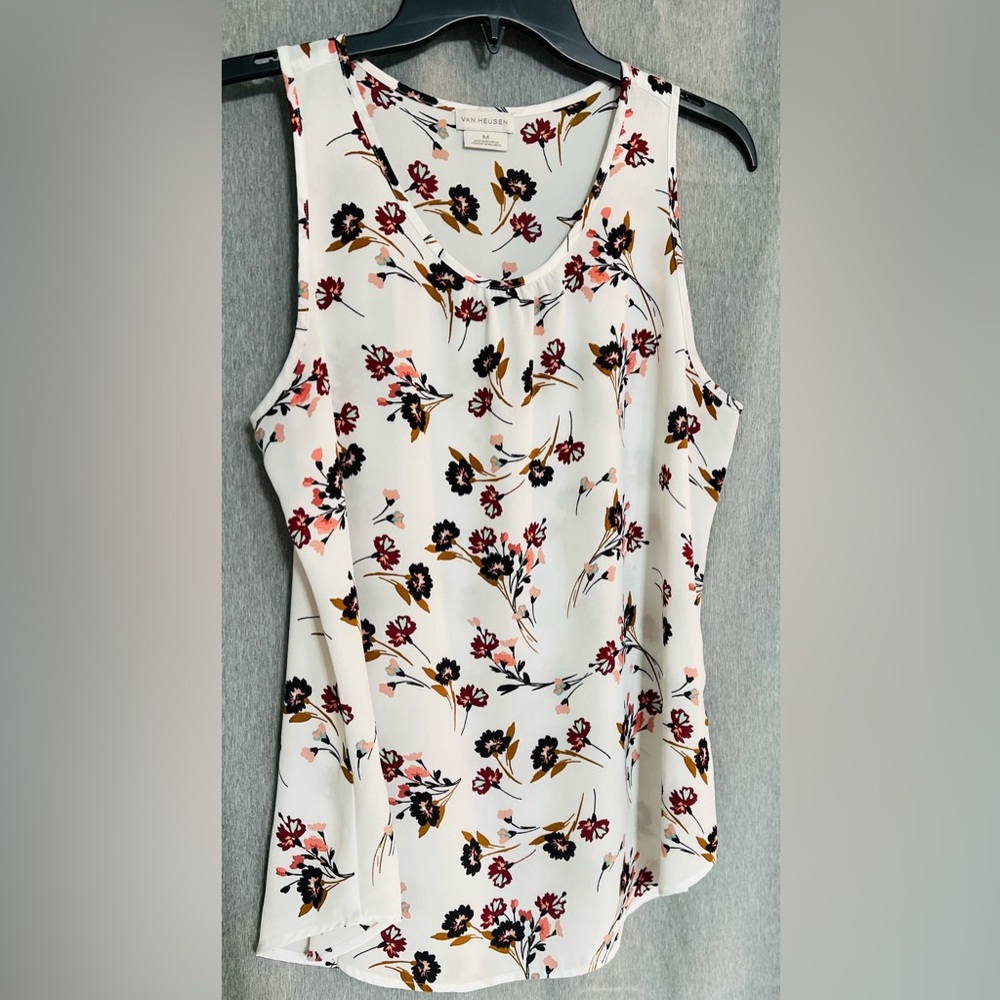 Women’s Van Heusen sleeveless blouse